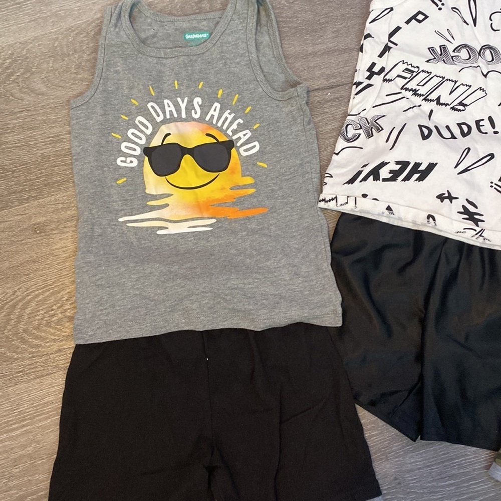 3 sets of clothing in good condition - Picture 2 of 4